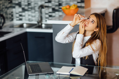 girl putting eye drops